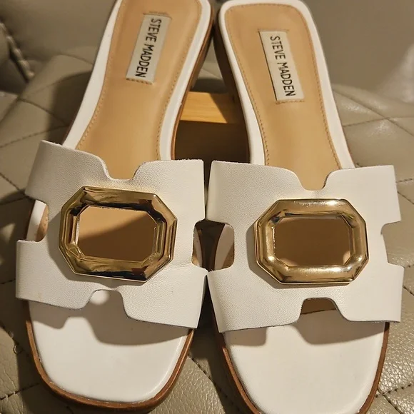 Steve Madden White Sandals with Gold Buckle - Picture 2 of 7